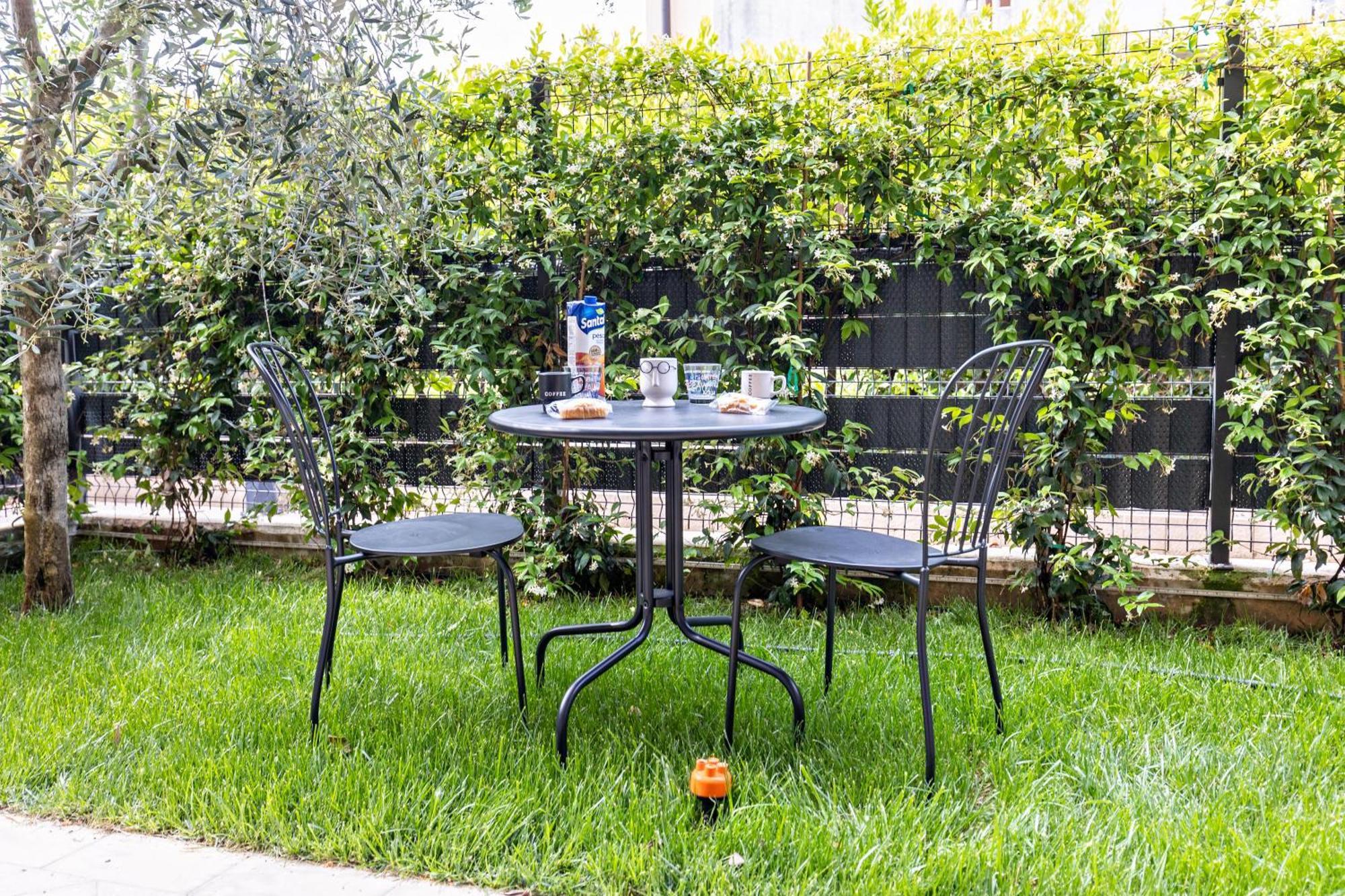 Bluemoon -Luminoso Apt Con Piscina Lazise Exterior photo