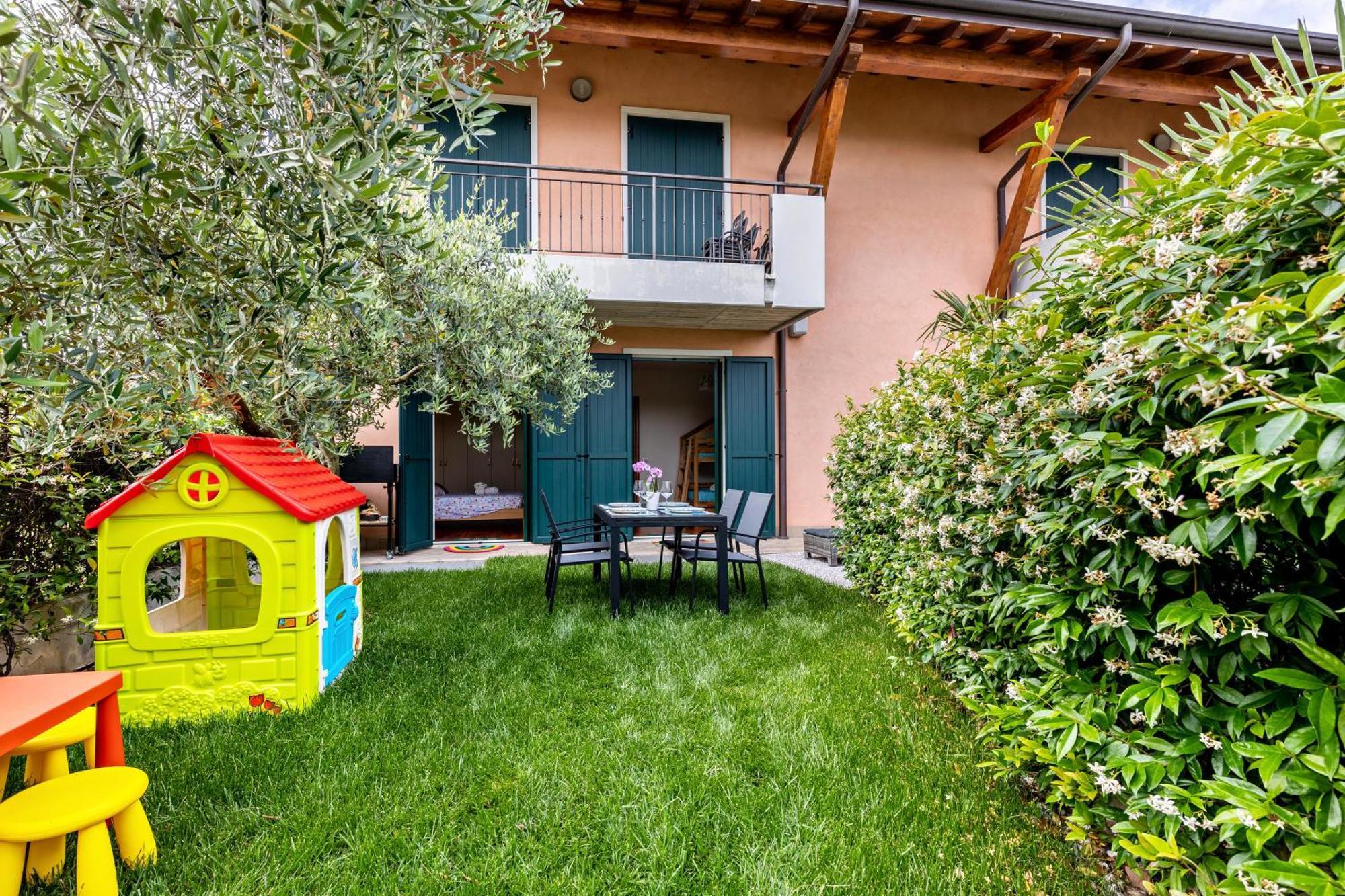 Bluemoon -Luminoso Apt Con Piscina Lazise Exterior photo